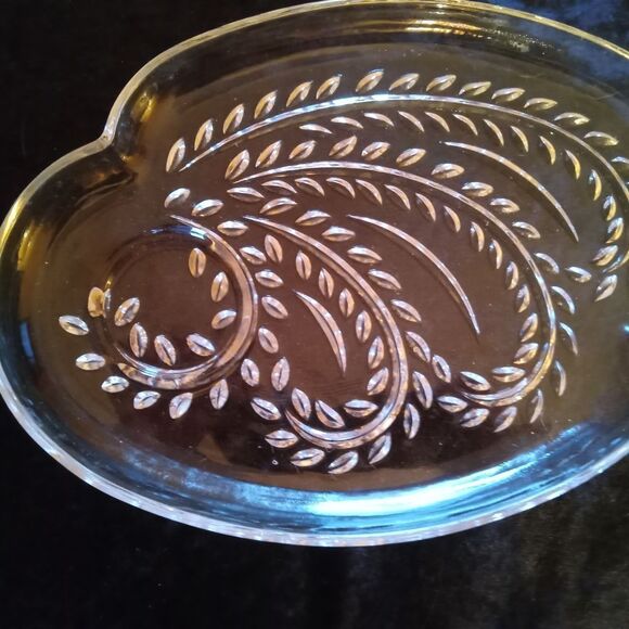 Vintage Clear Glass Leaf Pattern Tray - Picture 1 of 8